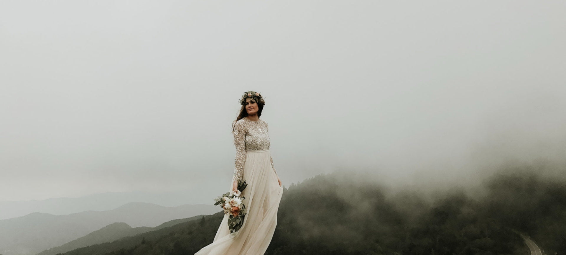 Es conocida como Corona de Novia o Blancanieves